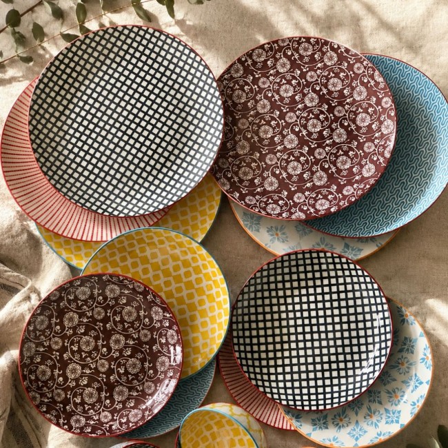 Service de 18 assiettes et bols design 1, SABAE