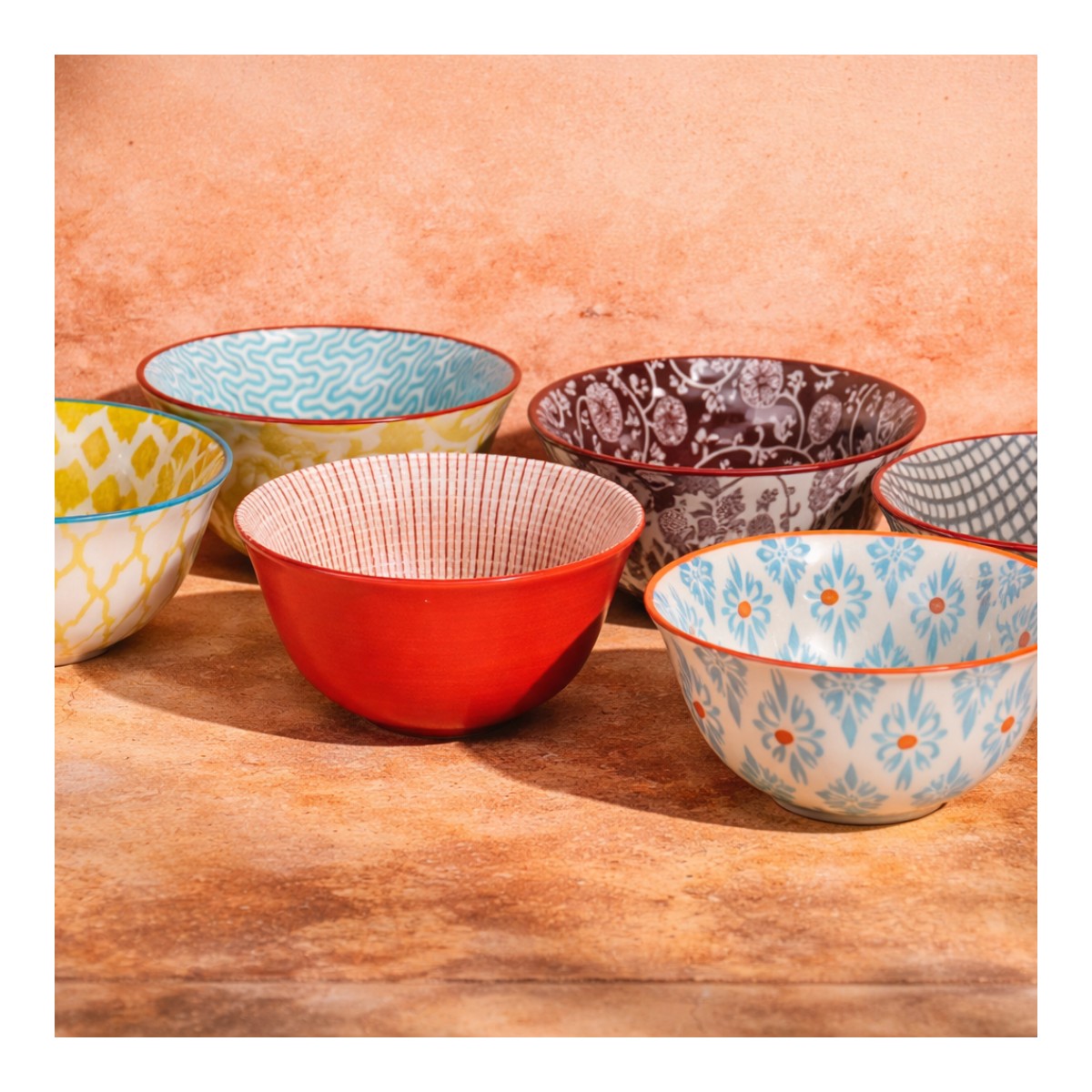 Service de 18 assiettes et bols design 1, SABAE