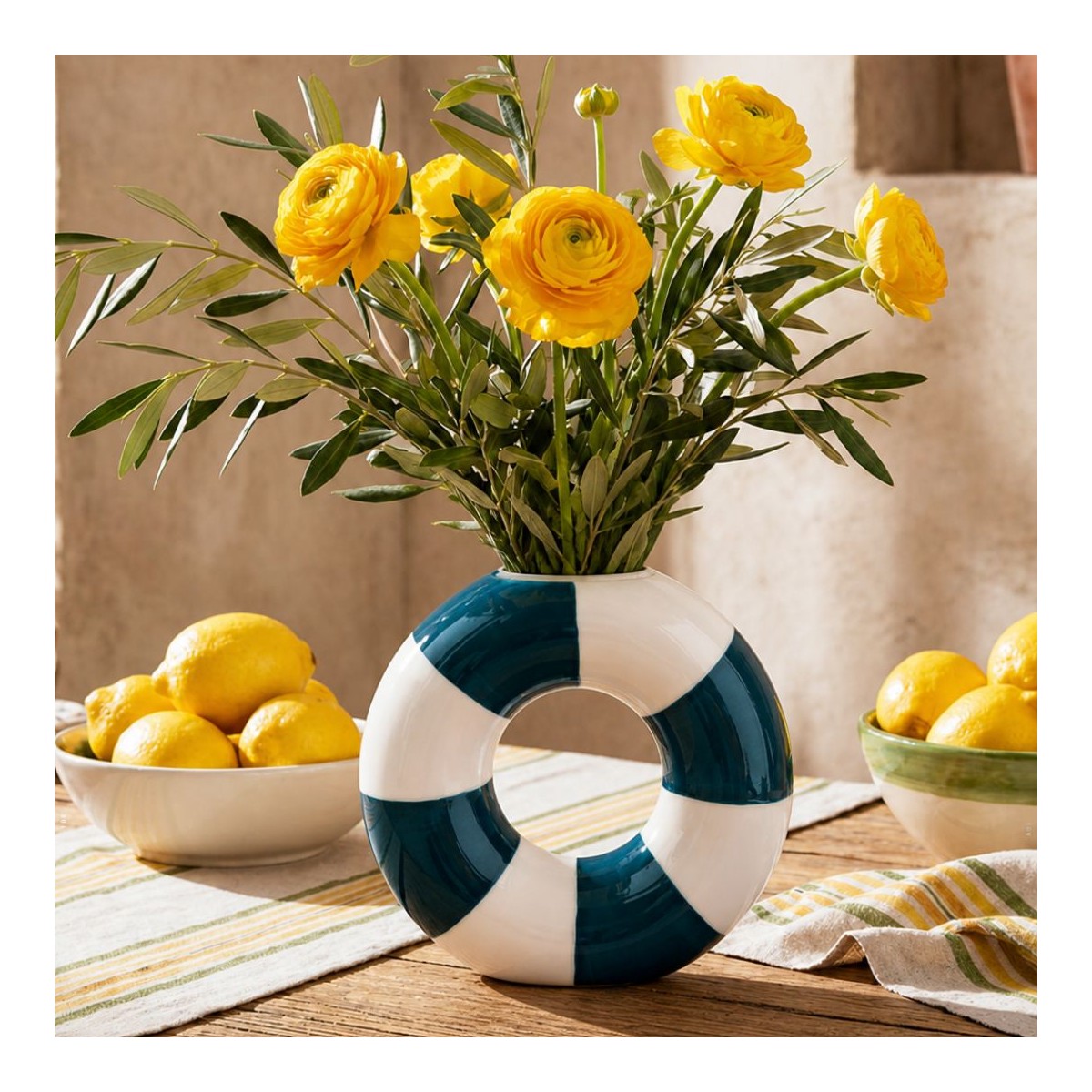 Vase en forme de bouée bleue, Studio Rosalie