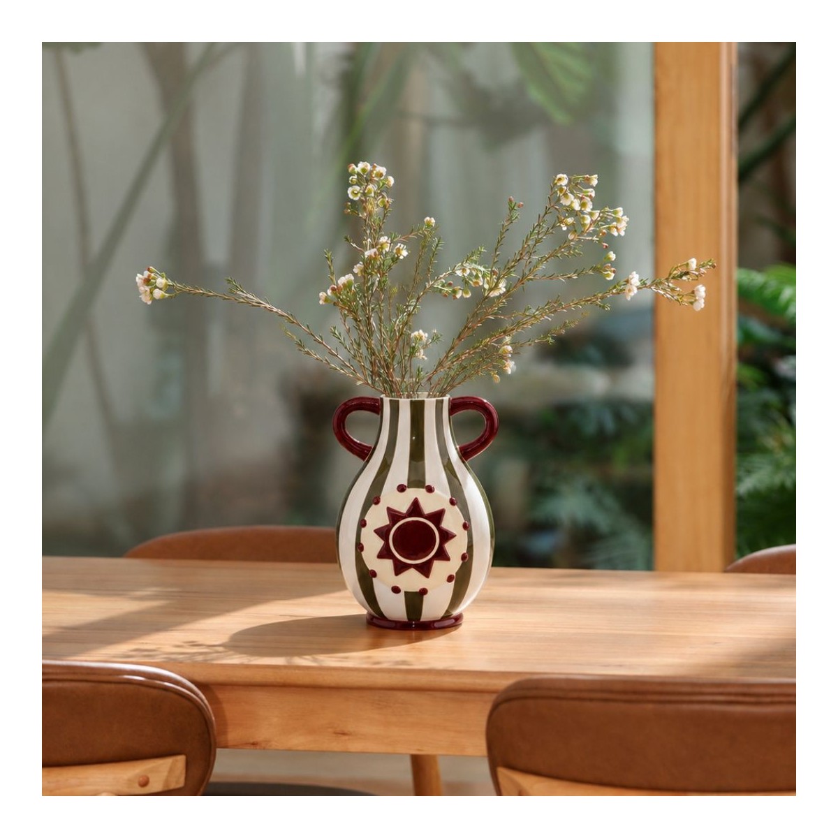 Vase à rayures kaki avec anse galbés, Roséa