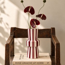 Vase totem rayé rose peint à la main, Roséa