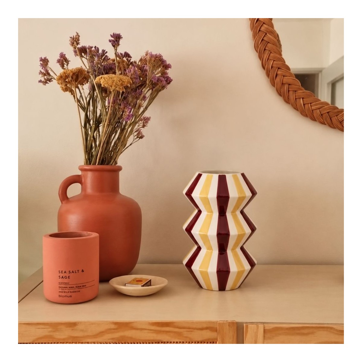 Vase zigzag bordeaux à rayures, Roséa