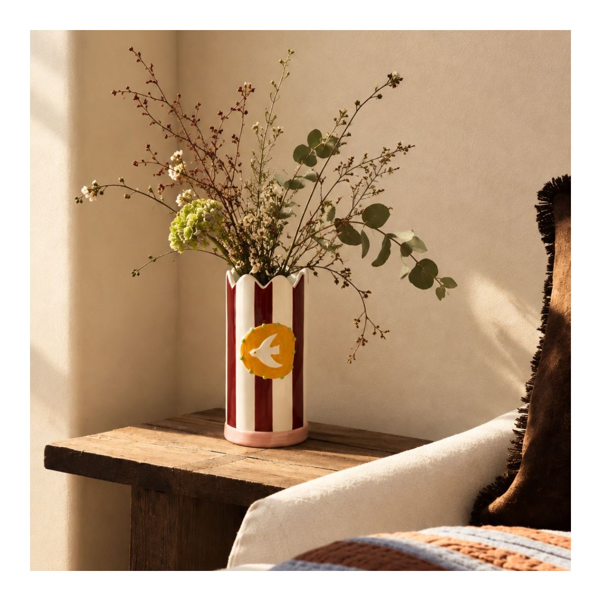 Vase bordeaux hirondelle peint à la main, Roséa