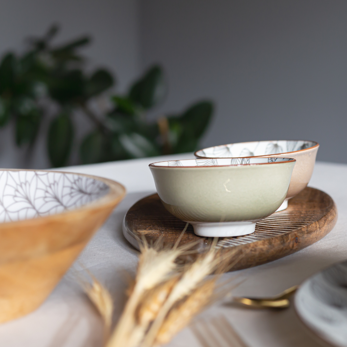 EC-SASSERV18 Service d'assiettes et bols 18 pièces, SASEBO