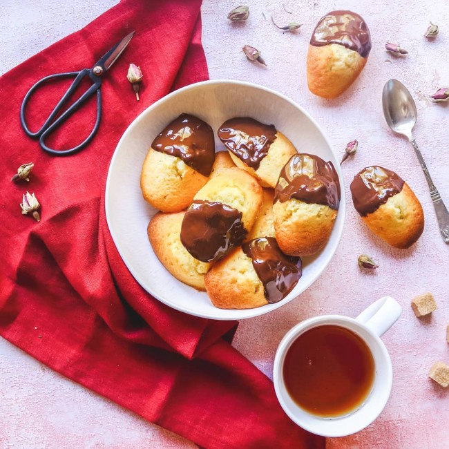 EC-CAFMAD12 Moule pour 12 minis madeleines EC-CAFMAD12 Moule pour 12 minis madeleines