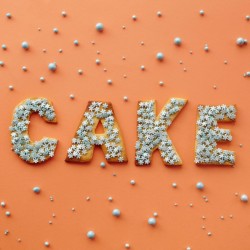 EC-HAC26LET Set de 26 pochoirs à pâtisserie en plastique forme Lettre, Happy Cake EC-HAC26LET Set de 26 pochoirs à pâtisserie en plastique forme Lettre, Happy Cake