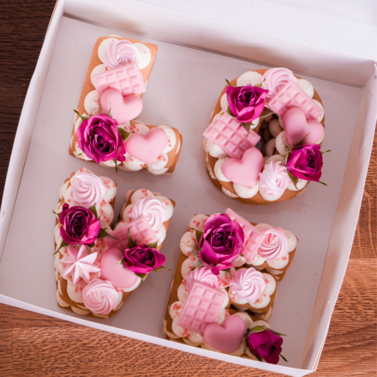 EC-HAC26LET Set de 26 pochoirs à pâtisserie en plastique forme Lettre, Happy Cake