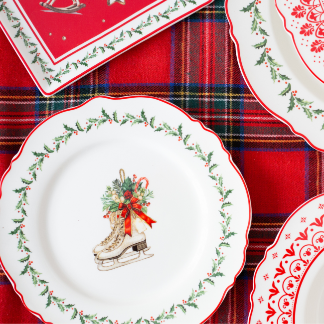 Lot de 6 petites assiettes, SOUVENIR D'ANTAN Lot de 6 petites assiettes, SOUVENIR D'ANTAN