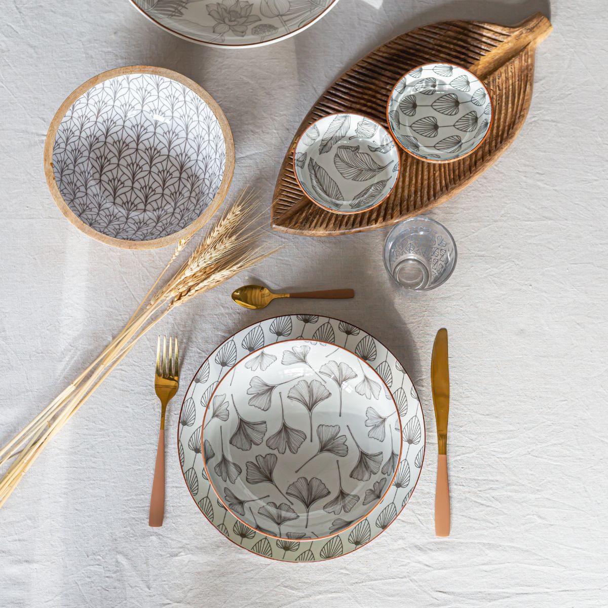 Service d'assiettes et bols 18 pièces, SASEBO