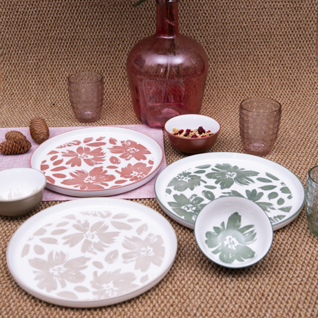 Lot de 6 grandes assiettes, HANAE Lot de 6 grandes assiettes, HANAE