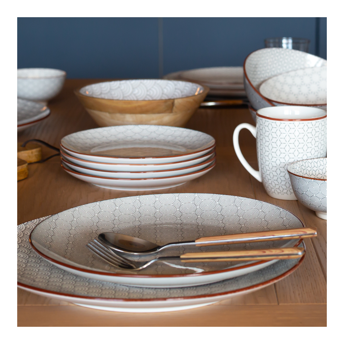 Service d'assiettes et bols 18 pièces