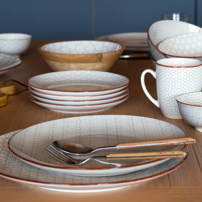 Service d'assiettes et bols 18 pièces