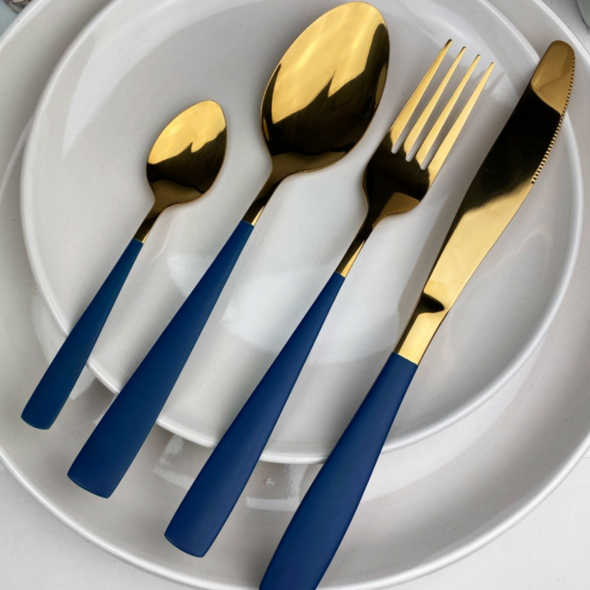 EC-MAJM24PC - Ménagère 16 pièces en inox gold et bleu, MAJORELLE