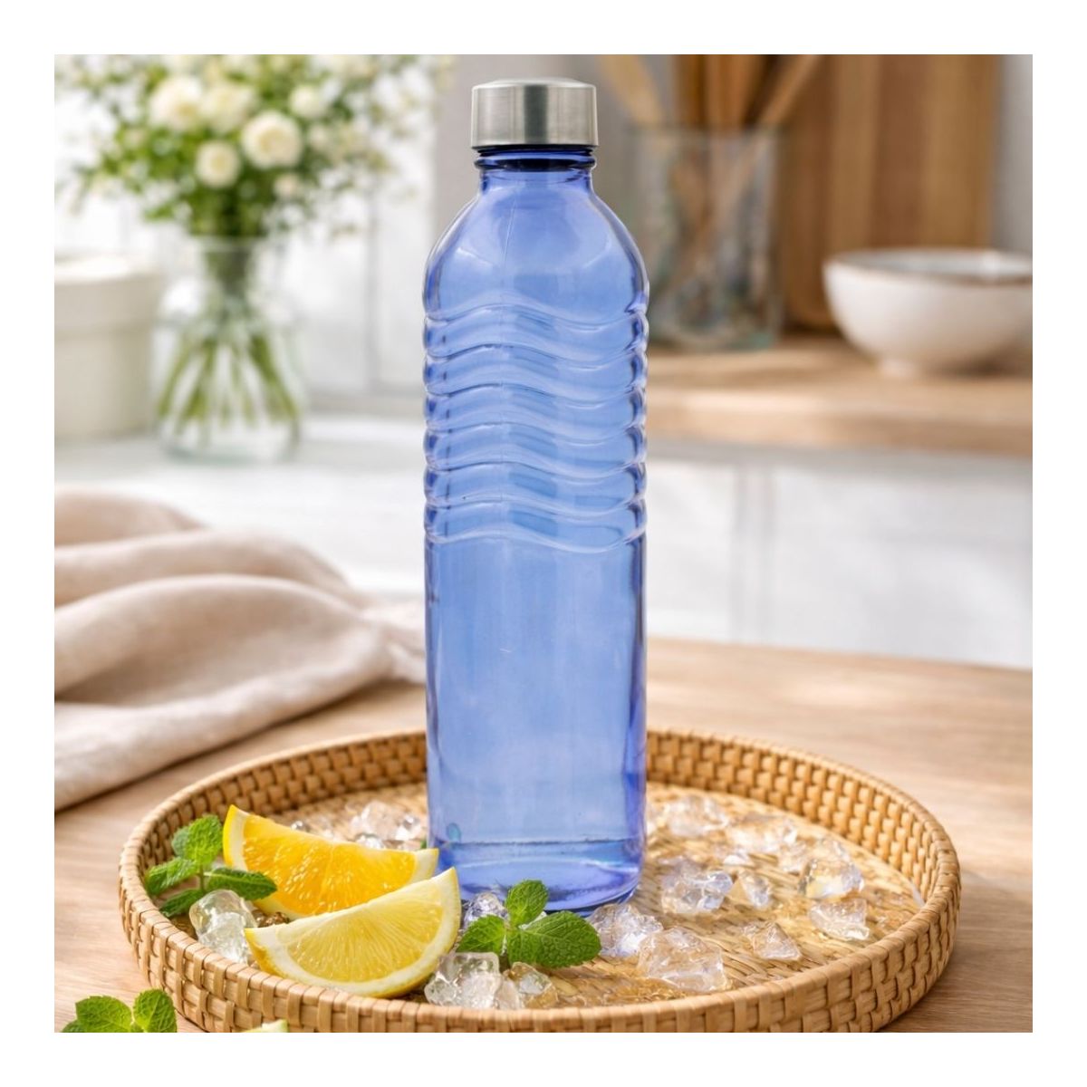 Bouteille bleue en verre coloré, GLOUPOP