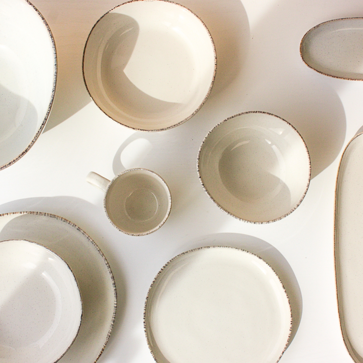 Vaisselle minimaliste : conseils et inspirations pour une table élégante Artime-home.com - F2J.COM SAS